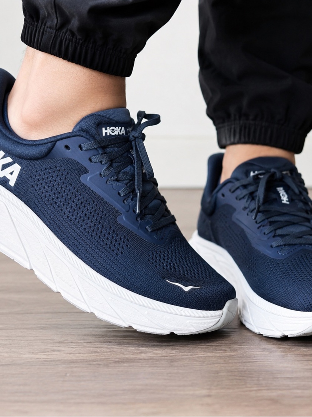 HOKA Arahi 7 Blue White Low Top Lace-Up Running & Jogging Men's Sneakers 9.5